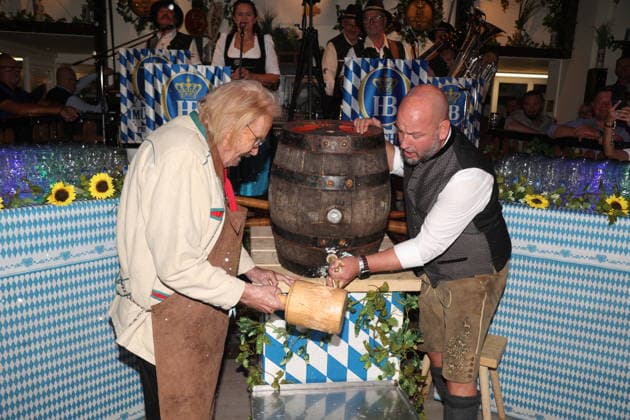 Frank Zander and Björn Schwarz at the Oktoberfest 2026 keg-tapping ceremony at Hofbräu Berlin, Berlin, September 19, 2026 Copyright: xAgenturxMatthiasxWehnertx xM.xGränzdörferx