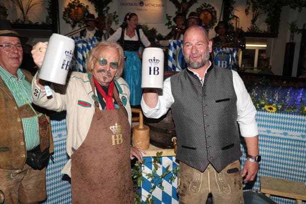 Frank Zander and Björn Schwarz at the Oktoberfest 2026 keg-tapping ceremony at Hofbräu Berlin, Berlin, September 19, 2026 Copyright: xAgenturxMatthiasxWehnertx xM.xGränzdörferx