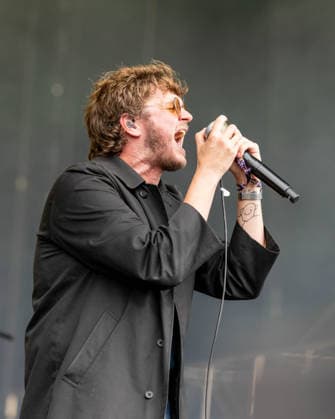 September 19, 2026, Chicago, Illinois, USA: JAMES SMITH of English post-punk band Yard Act during Riot Fest Music Festival in Chicago, Illinois Chicago USA  - ZUMAs135 20260919_zap_s135_020 Copyright: xDanielxDeSloverx