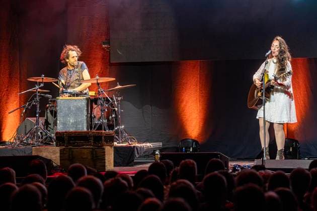 50 Years of Comedy Arts, Gala at the Enni Event Hall ** FOR EDITORIAL PURPOSES ONLY ** ** EDITORIAL USE ONLY ** p Performers and audience members are at the Enni Event Hall in Moers on September 19, 2026, and the duo Felice & Cortes is on stage. A grand gala is being held to celebrate the anniversary. Photo: Arnulf Stoffel, Funke Foto Services p Copyright: ArnulfxStoffel doc87oimp1frzq1g6wibnli ,EDITORIAL USE ONLY Copyright: ArnulfxStoffel