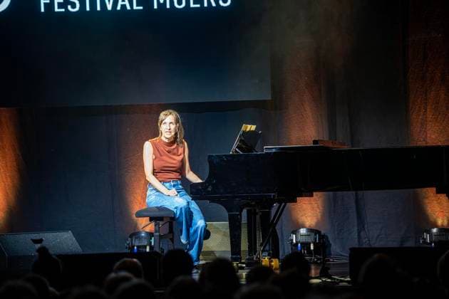 50 Years of Comedy Arts, Gala at the Enni Event Hall ** FOR EDITORIAL PURPOSES ONLY ** EDITORIAL USE ONLY ** p Performers and audience members are at the Enni Event Hall in Moers on September 19, 2026, and Sarah Hakenberg is on stage. A grand gala is being held to celebrate the anniversary. Photo by Arnulf Stoffel, Funke Foto Services p Buntes Deutschland, N Copyright: ArnulfxStoffel doc87oimksfrk8gbwh3ofu ,EDITORIAL USE ONLY Copyright: ArnulfxStoffel