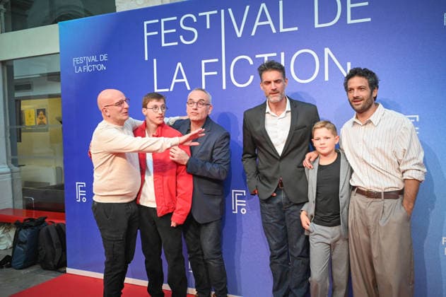 La Rochelle TV Fiction Festival 2026 Red Carpet, September 19–28 La Rochelle TV Fiction Festival 28th edition of the La Rochelle TV Fiction Festival Closing-ceremony photocall: Gil Alma, Benoit Michel, Mahé Beaudn Kyriacou, and the real-life fathers who inspired the series 459787 September 19, 2026 France  Copyright: xBarbaraxNeymanx xStarfacex STAR_459787_009