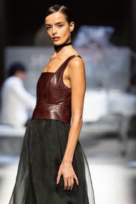 Hu Bing Selects: Urban Grace Spring Summer 2027 at London Fashion Week LONDON, ENGLAND - SEPTEMBER 19: A model walks the runway at the Hu Bing Selects: Urban Grace show during London Fashion Week 2026 on September 19, 2026 in London, England., Credit:Pupat Chenaksara Avalon UK, London  Copyright: xPupatxChenaksarax xAvalonx 1136495460