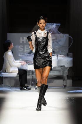 Hu Bing Selects: Urban Grace Spring Summer 2027 at London Fashion Week LONDON, ENGLAND - SEPTEMBER 19: A model walks the runway at the Hu Bing Selects: Urban Grace show during London Fashion Week 2026 on September 19, 2026 in London, England., Credit:Pupat Chenaksara Avalon UK, London  Copyright: xPupatxChenaksarax xAvalonx 1136495553
