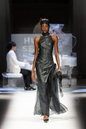 Hu Bing Selects: Urban Grace Spring Summer 2027 at London Fashion Week LONDON, ENGLAND - SEPTEMBER 19: A model walks the runway at the Hu Bing Selects: Urban Grace show during London Fashion Week 2026 on September 19, 2026 in London, England., Credit:Pupat Chenaksara Avalon UK, London  Copyright: xPupatxChenaksarax xAvalonx 1136495463