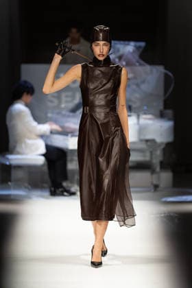 Hu Bing Selects: Urban Grace Spring Summer 2027 at London Fashion Week LONDON, ENGLAND - SEPTEMBER 19: A model walks the runway at the Hu Bing Selects: Urban Grace show during London Fashion Week 2026 on September 19, 2026 in London, England., Credit:Pupat Chenaksara Avalon UK, London  Copyright: xPupatxChenaksarax xAvalonx 1136495526