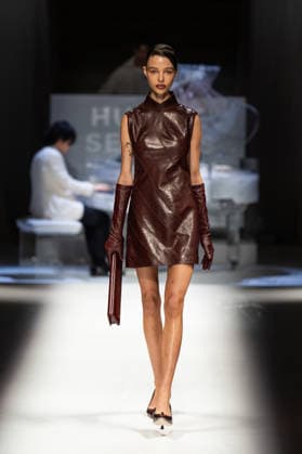 Hu Bing Selects: Urban Grace Spring Summer 2027 at London Fashion Week LONDON, ENGLAND - SEPTEMBER 19: A model walks the runway at the Hu Bing Selects: Urban Grace show during London Fashion Week 2026 on September 19, 2026 in London, England., Credit:Pupat Chenaksara Avalon UK, London  Copyright: xPupatxChenaksarax xAvalonx 1136495600