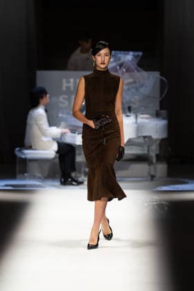 Hu Bing Selects: Urban Grace Spring Summer 2027 at London Fashion Week LONDON, ENGLAND - SEPTEMBER 19: A model walks the runway at the Hu Bing Selects: Urban Grace show during London Fashion Week 2026 on September 19, 2026 in London, England., Credit:Pupat Chenaksara Avalon UK, London  Copyright: xPupatxChenaksarax xAvalonx 1136495626