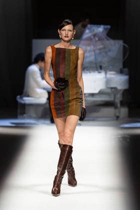Hu Bing Selects: Urban Grace Spring Summer 2027 at London Fashion Week LONDON, ENGLAND - SEPTEMBER 19: A model walks the runway at the Hu Bing Selects: Urban Grace show during London Fashion Week 2026 on September 19, 2026 in London, England., Credit:Pupat Chenaksara Avalon UK, London  Copyright: xPupatxChenaksarax xAvalonx 1136495634