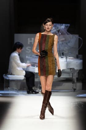 Hu Bing Selects: Urban Grace Spring Summer 2027 at London Fashion Week LONDON, ENGLAND - SEPTEMBER 19: A model walks the runway at the Hu Bing Selects: Urban Grace show during London Fashion Week 2026 on September 19, 2026 in London, England., Credit:Pupat Chenaksara Avalon UK, London  Copyright: xPupatxChenaksarax xAvalonx 1136495642