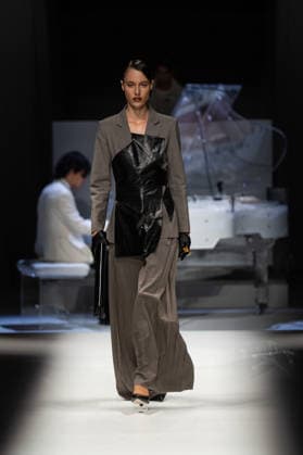 Hu Bing Selects: Urban Grace Spring Summer 2027 at London Fashion Week LONDON, ENGLAND - SEPTEMBER 19: A model walks the runway at the Hu Bing Selects: Urban Grace show during London Fashion Week 2026 on September 19, 2026 in London, England., Credit:Pupat Chenaksara Avalon UK, London  Copyright: xPupatxChenaksarax xAvalonx 1136495674