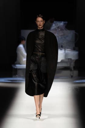 Hu Bing Selects: Urban Grace Spring Summer 2027 at London Fashion Week LONDON, ENGLAND - SEPTEMBER 19: A model walks the runway at the Hu Bing Selects: Urban Grace show during London Fashion Week 2026 on September 19, 2026 in London, England., Credit:Pupat Chenaksara Avalon UK, London  Copyright: xPupatxChenaksarax xAvalonx 1136495753