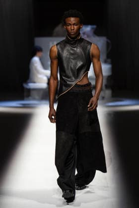 Hu Bing Selects: Urban Grace Spring Summer 2027 at London Fashion Week LONDON, ENGLAND - SEPTEMBER 19: A model walks the runway at the Hu Bing Selects: Urban Grace show during London Fashion Week 2026 on September 19, 2026 in London, England., Credit:Pupat Chenaksara Avalon UK, London  Copyright: xPupatxChenaksarax xAvalonx 1136495781