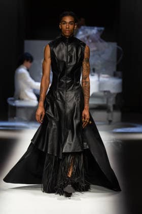 Hu Bing Selects: Urban Grace Spring Summer 2027 at London Fashion Week LONDON, ENGLAND - SEPTEMBER 19: A model walks the runway at the Hu Bing Selects: Urban Grace show during London Fashion Week 2026 on September 19, 2026 in London, England., Credit:Pupat Chenaksara Avalon UK, London  Copyright: xPupatxChenaksarax xAvalonx 1136495814