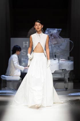 Hu Bing Selects: Urban Grace Spring Summer 2027 at London Fashion Week LONDON, ENGLAND - SEPTEMBER 19: A model walks the runway at the Hu Bing Selects: Urban Grace show during London Fashion Week 2026 on September 19, 2026 in London, England., Credit:Pupat Chenaksara Avalon UK, London  Copyright: xPupatxChenaksarax xAvalonx 1136495843