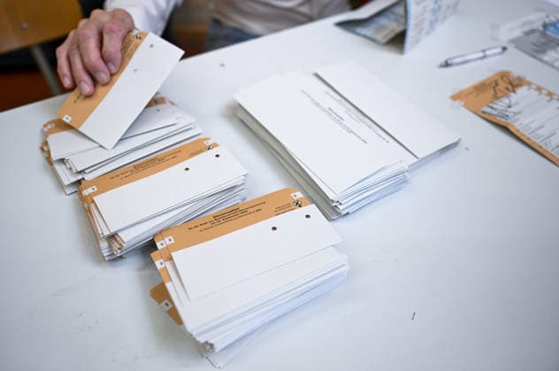 Voters head to polls for Berlin and Mecklenburg-Vorpommern state elections in Germany BERLIN, GERMANY - SEPTEMBER 20: Voters cast their ballots at a polling station in the Charlottenburg district during state elections in Berlin, Germany on September 20, 2026. Voters went to the polls for state elections in both Berlin and Mecklenburg-Vorpommern to elect their respective regional legislatures. Halil Sagirkaya Anadolu Berlin Germany. Editorial use only. Please get in touch for any other usage.  Copyright: x2026xAnadoluxHalilxSagirkayax