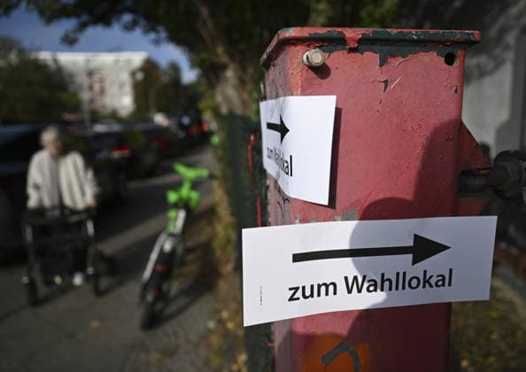 Voters head to polls for Berlin and Mecklenburg-Vorpommern state elections in Germany BERLIN, GERMANY - SEPTEMBER 20: Voters cast their ballots at a polling station in the Charlottenburg district during state elections in Berlin, Germany on September 20, 2026. Voters went to the polls for state elections in both Berlin and Mecklenburg-Vorpommern to elect their respective regional legislatures. Halil Sagirkaya Anadolu Berlin Germany. Editorial use only. Please get in touch for any other usage.  Copyright: x2026xAnadoluxHalilxSagirkayax