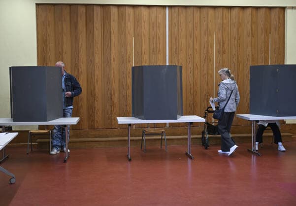 Voters head to polls for Berlin and Mecklenburg-Vorpommern state elections in Germany BERLIN, GERMANY - SEPTEMBER 20: Voters cast their ballots at a polling station in the Charlottenburg district during state elections in Berlin, Germany on September 20, 2026. Voters went to the polls for state elections in both Berlin and Mecklenburg-Vorpommern to elect their respective regional legislatures. Halil Sagirkaya Anadolu Berlin Germany. Editorial use only. Please get in touch for any other usage.  Copyright: x2026xAnadoluxHalilxSagirkayax