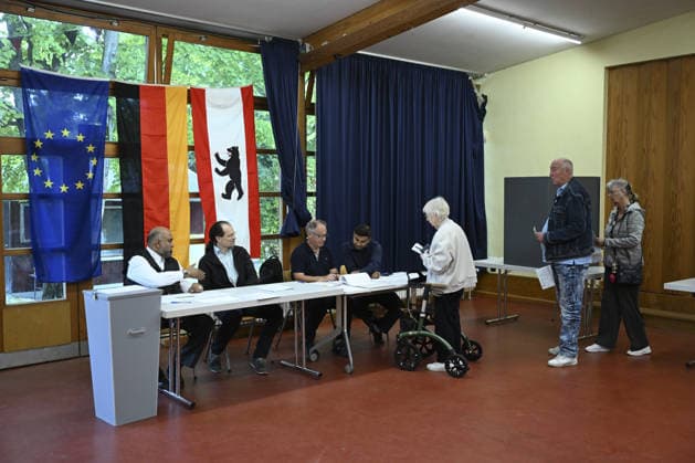 Voters head to polls for Berlin and Mecklenburg-Vorpommern state elections in Germany BERLIN, GERMANY - SEPTEMBER 20: Voters cast their ballots at a polling station in the Charlottenburg district during state elections in Berlin, Germany on September 20, 2026. Voters went to the polls for state elections in both Berlin and Mecklenburg-Vorpommern to elect their respective regional legislatures. Halil Sagirkaya Anadolu Berlin Germany. Editorial use only. Please get in touch for any other usage.  Copyright: x2026xAnadoluxHalilxSagirkayax