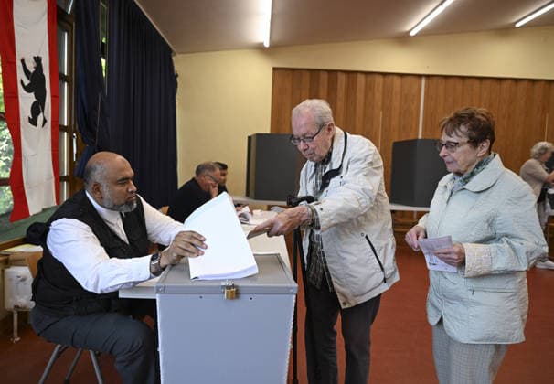 Voters head to polls for Berlin and Mecklenburg-Vorpommern state elections in Germany BERLIN, GERMANY - SEPTEMBER 20: Voters cast their ballots at a polling station in the Charlottenburg district during state elections in Berlin, Germany on September 20, 2026. Voters went to the polls for state elections in both Berlin and Mecklenburg-Vorpommern to elect their respective regional legislatures. Halil Sagirkaya Anadolu Berlin Germany. Editorial use only. Please get in touch for any other usage.  Copyright: x2026xAnadoluxHalilxSagirkayax