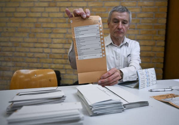 Voters head to polls for Berlin and Mecklenburg-Vorpommern state elections in Germany BERLIN, GERMANY - SEPTEMBER 20: Voters cast their ballots at a polling station in the Charlottenburg district during state elections in Berlin, Germany on September 20, 2026. Voters went to the polls for state elections in both Berlin and Mecklenburg-Vorpommern to elect their respective regional legislatures. Halil Sagirkaya Anadolu Berlin Germany. Editorial use only. Please get in touch for any other usage.  Copyright: x2026xAnadoluxHalilxSagirkayax