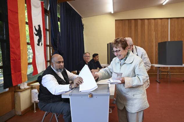 Voters head to polls for Berlin and Mecklenburg-Vorpommern state elections in Germany BERLIN, GERMANY - SEPTEMBER 20: Voters cast their ballots at a polling station in the Charlottenburg district during state elections in Berlin, Germany on September 20, 2026. Voters went to the polls for state elections in both Berlin and Mecklenburg-Vorpommern to elect their respective regional legislatures. Halil Sagirkaya Anadolu Berlin Germany. Editorial use only. Please get in touch for any other usage.  Copyright: x2026xAnadoluxHalilxSagirkayax