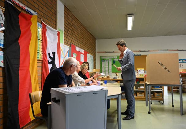 SPD lead candidate Steffen Krach casts his ballot in Berlin BERLIN, GERMANY - SEPTEMBER 20: SPD Lead Candidate Steffen Krach casts his ballot at a polling station in Berlin, Germany, on September 20, 2026. The Berlin House of Representatives election takes place on September 20, 2026. Volodymyr Sindieiev Anadolu Berlin Germany. Editorial use only. Please get in touch for any other usage.  Copyright: x2026xAnadoluxVolodymyrxSindieievx