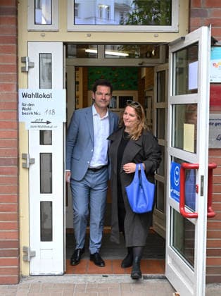 SPD lead candidate Steffen Krach casts his ballot in Berlin BERLIN, GERMANY - SEPTEMBER 20: SPD Lead Candidate Steffen Krach and his wife Kim Krach leave the polling station after having voted in Berlin, Germany, on September 20, 2026. The Berlin House of Representatives election takes place on September 20, 2026. Volodymyr Sindieiev Anadolu Berlin Germany. Editorial use only. Please get in touch for any other usage.  Copyright: x2026xAnadoluxVolodymyrxSindieievx