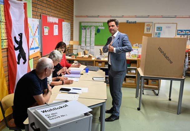 SPD lead candidate Steffen Krach casts his ballot in Berlin BERLIN, GERMANY - SEPTEMBER 20: SPD Lead Candidate Steffen Krach casts his ballot at a polling station in Berlin, Germany, on September 20, 2026. The Berlin House of Representatives election takes place on September 20, 2026. Volodymyr Sindieiev Anadolu Berlin Germany. Editorial use only. Please get in touch for any other usage.  Copyright: x2026xAnadoluxVolodymyrxSindieievx