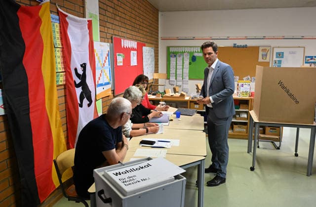 SPD lead candidate Steffen Krach casts his ballot in Berlin BERLIN, GERMANY - SEPTEMBER 20: SPD Lead Candidate Steffen Krach casts his ballot at a polling station in Berlin, Germany, on September 20, 2026. The Berlin House of Representatives election takes place on September 20, 2026. Volodymyr Sindieiev Anadolu Berlin Germany. Editorial use only. Please get in touch for any other usage.  Copyright: x2026xAnadoluxVolodymyrxSindieievx
