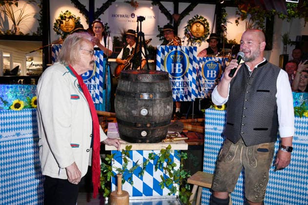 Frank Zander and Björn Schwarz at the Oktoberfest 2026 keg-tapping ceremony at Hofbräu Berlin, Berlin, September 19, 2026 Foto:xN.xKubelkax xFuturexImagex fassanstich_berlin_6914