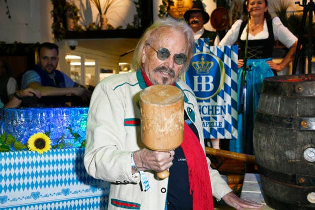 Frank Zander at the Oktoberfest 2026 keg-tapping ceremony at Hofbräu Berlin, Berlin, September 19, 2026 Foto:xN.xKubelkax xFuturexImagex fassanstich_berlin_6913
