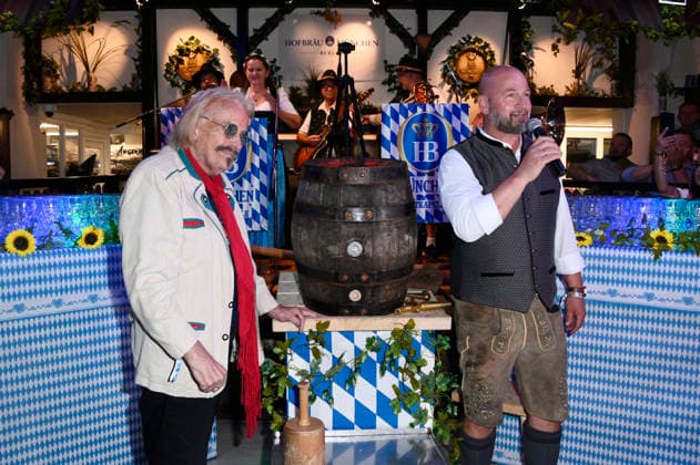 Frank Zander and Björn Schwarz at the Oktoberfest 2026 keg-tapping ceremony at Hofbräu Berlin, Berlin, September 19, 2026 Foto:xN.xKubelkax xFuturexImagex fassanstich_berlin_6915