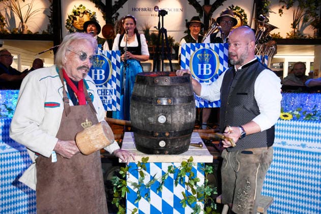 Frank Zander and Björn Schwarz at the Oktoberfest 2026 keg-tapping ceremony at Hofbräu Berlin, Berlin, September 19, 2026 Foto:xN.xKubelkax xFuturexImagex fassanstich_berlin_6924