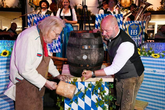 Frank Zander and Björn Schwarz at the Oktoberfest 2026 keg-tapping ceremony at Hofbräu Berlin, Berlin, September 19, 2026 Foto:xN.xKubelkax xFuturexImagex fassanstich_berlin_6926