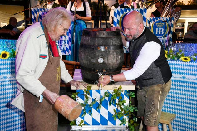 Frank Zander and Björn Schwarz at the Oktoberfest 2026 keg-tapping ceremony at Hofbräu Berlin, Berlin, September 19, 2026 Foto:xN.xKubelkax xFuturexImagex fassanstich_berlin_6929