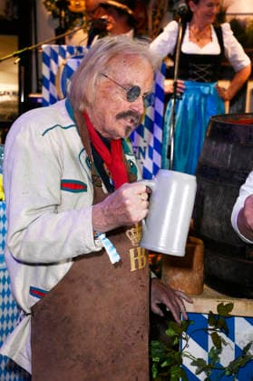 Frank Zander at the Oktoberfest 2026 keg-tapping ceremony at Hofbräu Berlin, Berlin, September 19, 2026 Foto:xN.xKubelkax xFuturexImagex fassanstich_berlin_6934