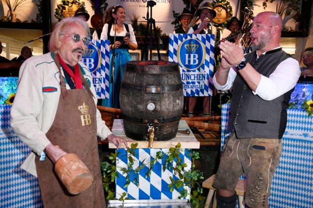 Frank Zander and Björn Schwarz at the Oktoberfest 2026 keg-tapping ceremony at Hofbräu Berlin, Berlin, September 19, 2026 Foto:xN.xKubelkax xFuturexImagex fassanstich_berlin_6931