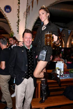 Peter Wolf with his wife Melanie Wolf at the Oktoberfest 2026 keg-tapping ceremony at Hofbräu Berlin, Berlin, September 19, 2026 Foto:xN.xKubelkax xFuturexImagex fassanstich_berlin_6952