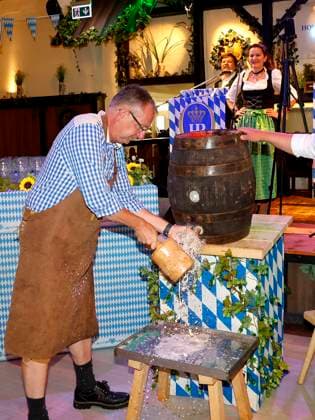 Bernd Siggelkow at the keg-tapping ceremony during the Oktoberfest lunchtime tapping at the Hofbräuhaus Berlin with Pastor Bernd Siggelhow