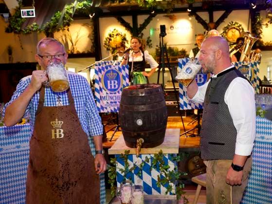 At the Oktoberfest midday tapping ceremony at the Hofbräuhaus Berlin with Pastor Bernd Siggelhow