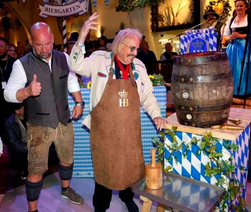 Frank Zander at the keg-tapping ceremony: O™zapft is, Round Two at the keg-tapping ceremony with Frank Zander at the Oktoberfest at the Hofbräuhaus Berlin