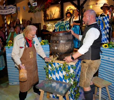 Frank Zander at the keg-tapping ceremony: O™zapft is —the second keg is tapped with Frank Zander at the Oktoberfest at the Hofbräuhaus Berlin