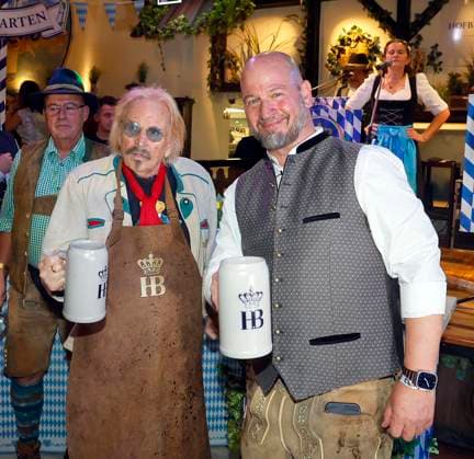 Frank Zander at the keg-tapping ceremony: O™zapft is for the second time at the keg-tapping ceremony with Frank Zander at the Oktoberfest at the Hofbräuhaus Berlin