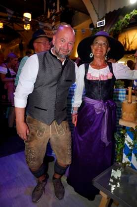 Björn Schwarz and Barbara Engel O™ tapped the second keg at the keg-tapping ceremony with Frank Zander at the Oktoberfest at the Hofbräuhaus Berlin
