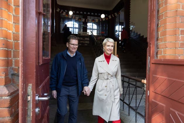 Mecklenburg-Western Pomerania s Minister-President Manuela Schwesig casts her ballot in Schwerin SCHWERIN, GERMANY - SEPTEMBER 20: Mecklenburg-Western Pomerania s Minister-President Manuela Schwesig and her husband, Stefan Schwesig, are seen after casting their ballots in the state election in Schwerin, Germany, on September 20, 2026. Somaya Abdelrahman Anadolu Schwerin Germany. Editorial use only. Please get in touch for any other usage.  Copyright: x2026xAnadoluxSomayaxAbdelrahmanx