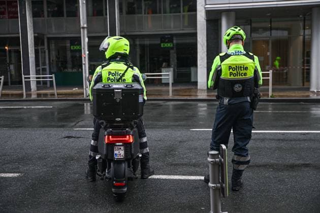 Police officers controls cars during a car free Sunday, in Brussels, Sunday 20 September 2026. Across the country, Brussels and cities in Flanders and the Walloon region hold Car Free Sunday during the Mobility Week (Week van de mobiliteit - Semaine de la Mobilite) and organise activities to focus on other modes of transport.  EMILExWINDAL 187112429