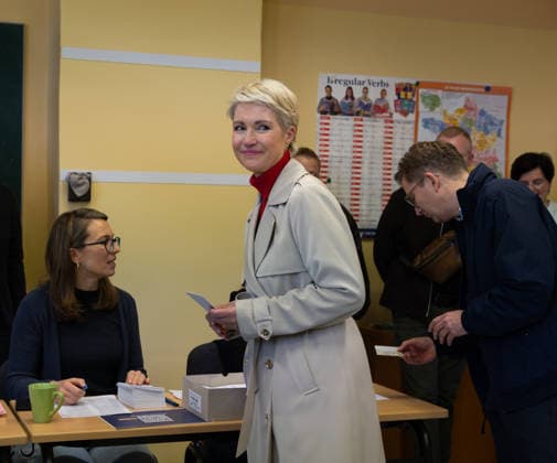 Mecklenburg-Western Pomerania s Minister-President Manuela Schwesig casts her ballot in Schwerin SCHWERIN, GERMANY - SEPTEMBER 20: Mecklenburg-Western Pomerania s Minister-President Manuela Schwesig casts her ballot at a polling station at VHS Schwerin in Schwerin, Germany, on September 20, 2026, during the state election. Somaya Abdelrahman Anadolu Schwerin Germany. Editorial use only. Please get in touch for any other usage.  Copyright: x2026xAnadoluxSomayaxAbdelrahmanx
