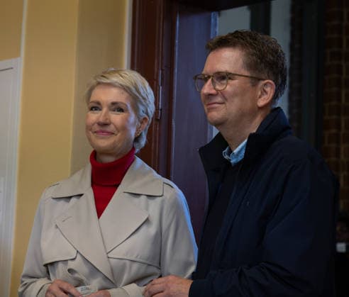 Mecklenburg-Western Pomerania s Minister-President Manuela Schwesig casts her ballot in Schwerin SCHWERIN, GERMANY - SEPTEMBER 20: Mecklenburg-Western Pomerania s Minister-President Manuela Schwesig arrives with her husband, Stefan Schwesig, at a polling station in Schwerin, Germany, on September 20, 2026, to cast their ballots in the state election. Somaya Abdelrahman Anadolu Schwerin Germany. Editorial use only. Please get in touch for any other usage.  Copyright: x2026xAnadoluxSomayaxAbdelrahmanx