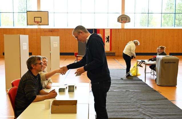 CDU lead candidate Stefan Evers casts his ballot in Berlin BERLIN, GERMANY – SEPTEMBER 20: CDU lead candidate Stefan Evers casts his ballot at a polling station in Berlin, Germany, on September 20, 2026. The Berlin House of Representatives election takes place on September 20, 2026. Volodymyr Sindieiev Anadolu Berlin Germany. Editorial use only. Please get in touch for any other usage.  Copyright: x2026xAnadoluxVolodymyrxSindieievx
